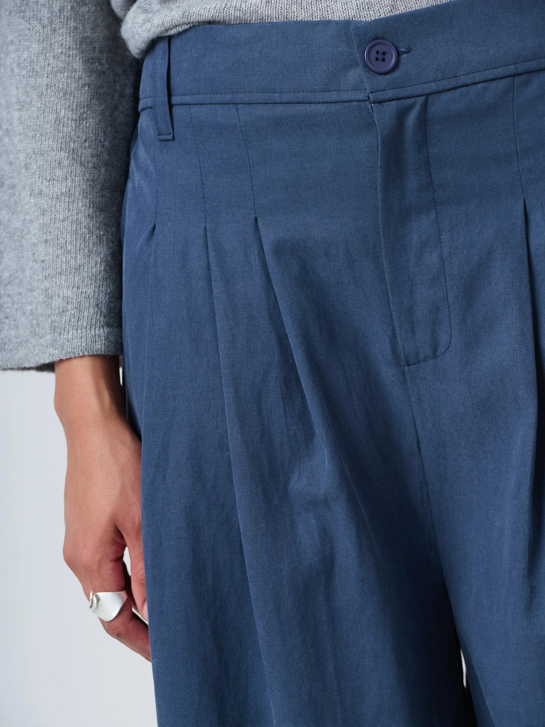 Cropped Wide Leg Tencel® Trousers with Back Pockets