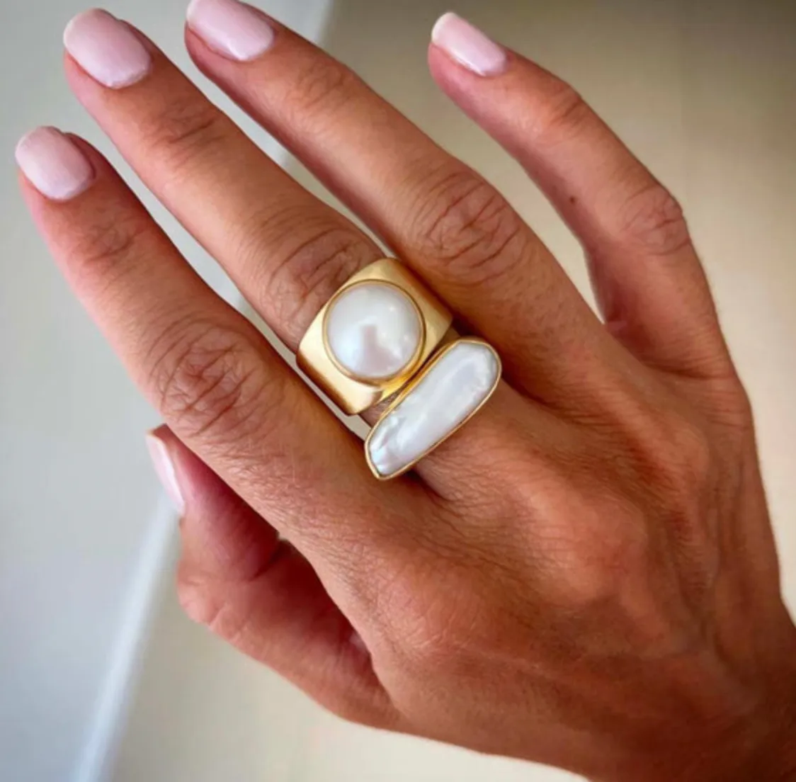 Fairley Pearl Bar Ring Gold