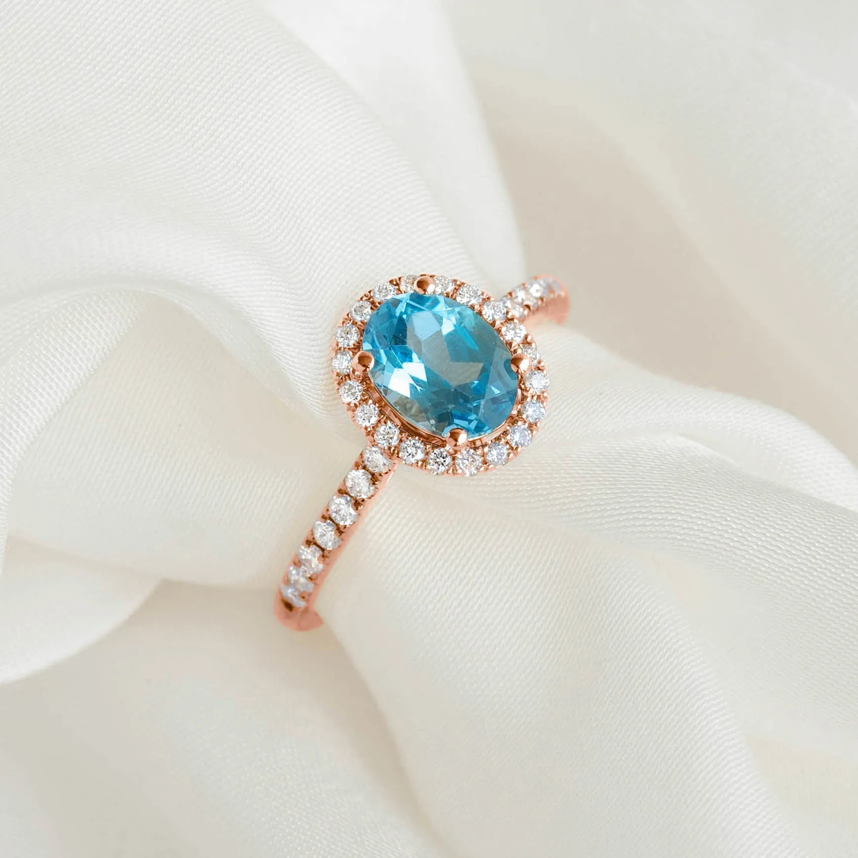 Oval Swiss Blue Topaz Halo Ring Rose Gold - Suna