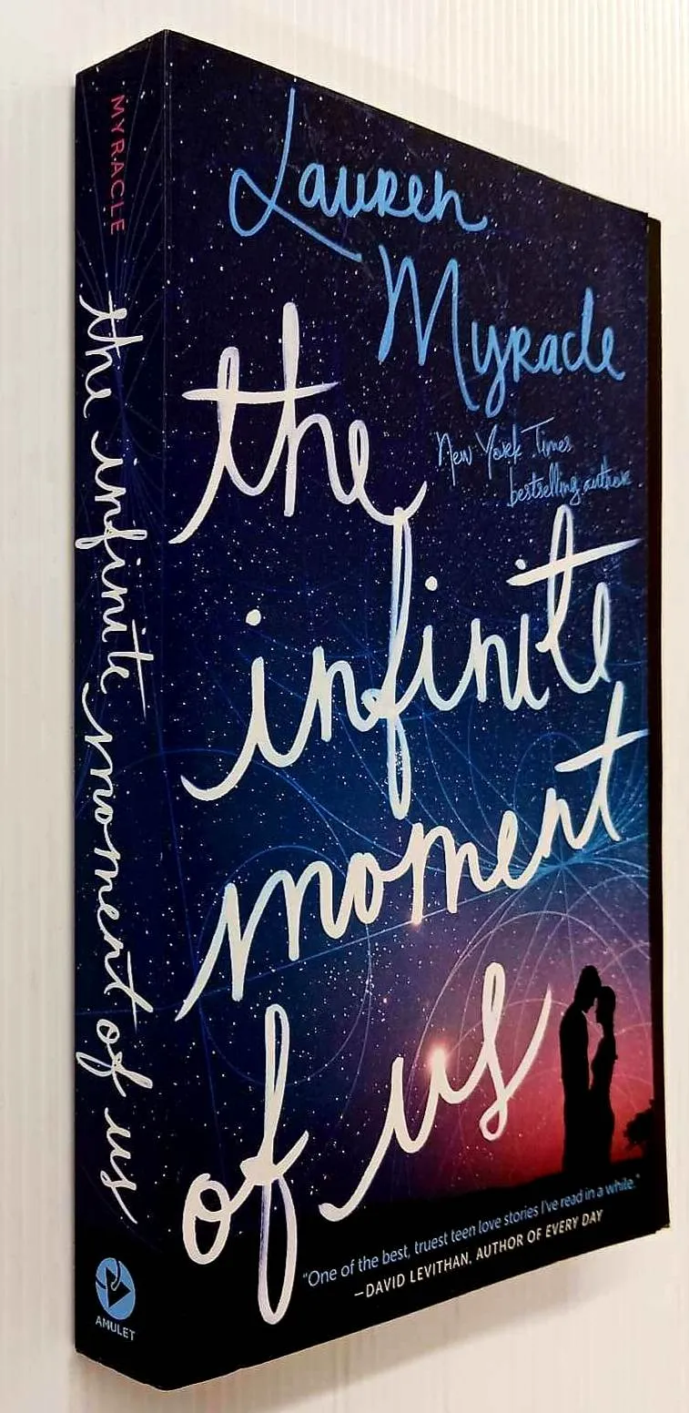 THE INFINITE MOMENT OF US - Lauren Myracle